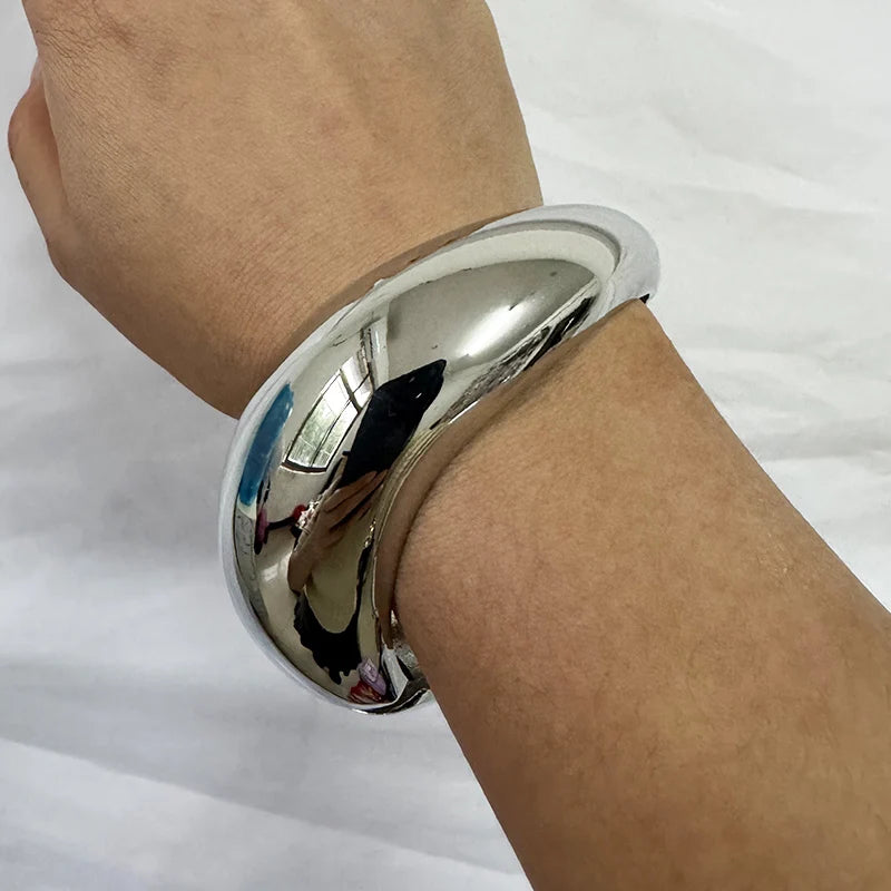 2024 New Arrival Fashion Cheap Wholesale Chunky Retro Bracelet Wide Cuff Smooth Stripes  Water Drop Silver Round Women Bangle