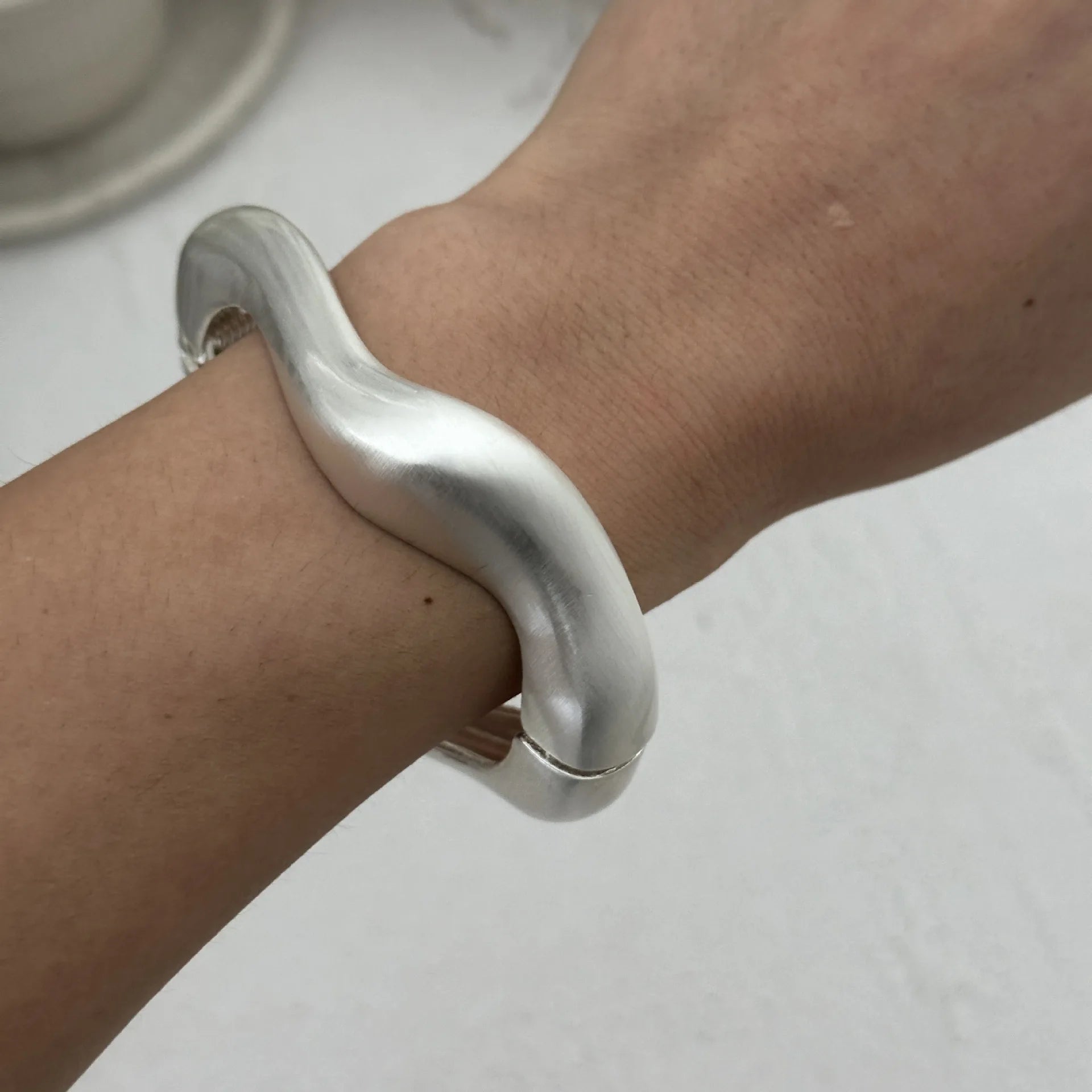 2024 New Arrival Fashion Cheap Wholesale Chunky Retro Bracelet Wide Cuff Smooth Stripes  Water Drop Silver Round Women Bangle