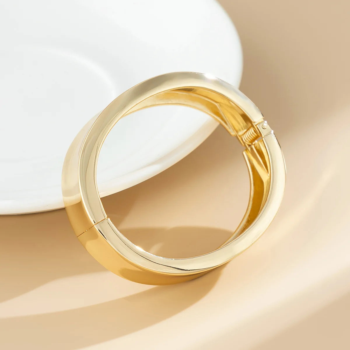 2024 New Arrival Fashion Cheap Wholesale Chunky Retro Bracelet Wide Cuff Smooth Stripes  Water Drop Silver Round Women Bangle