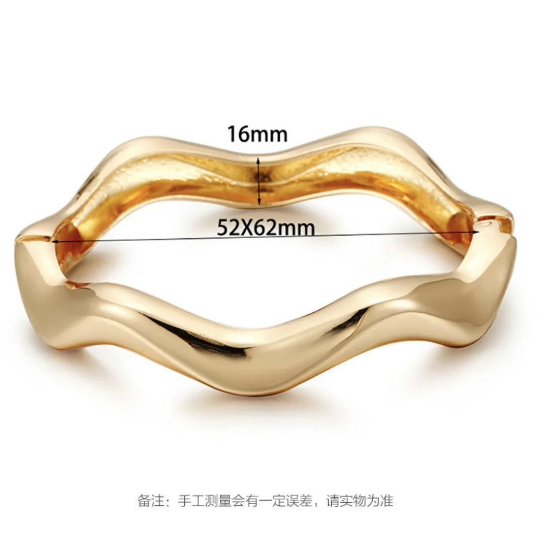 2024 New Arrival Fashion Cheap Wholesale Chunky Retro Bracelet Wide Cuff Smooth Stripes  Water Drop Silver Round Women Bangle