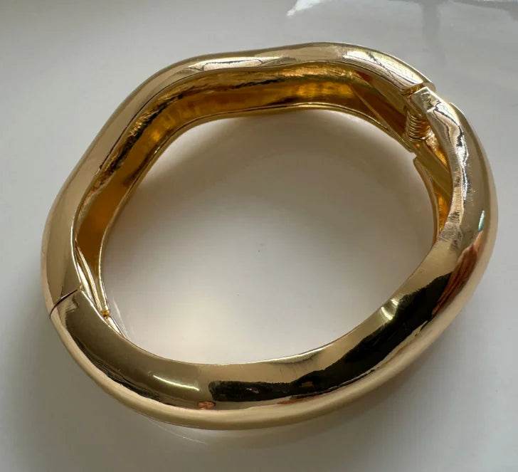 2024 New Arrival Fashion Cheap Wholesale Chunky Retro Bracelet Wide Cuff Smooth Stripes  Water Drop Silver Round Women Bangle