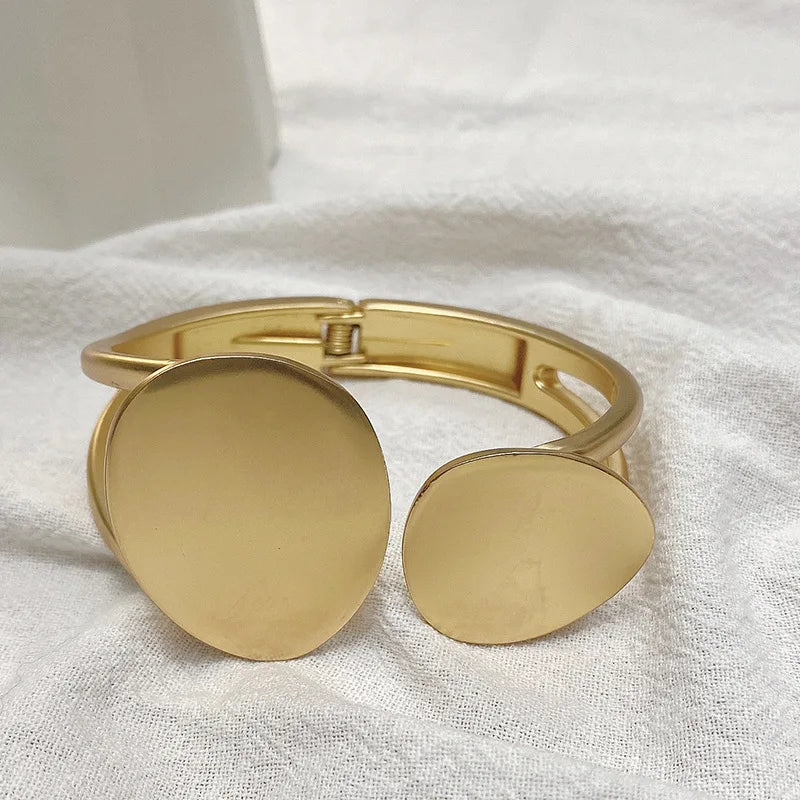 2024 New Arrival Fashion Cheap Wholesale Chunky Retro Bracelet Wide Cuff Smooth Stripes  Water Drop Silver Round Women Bangle