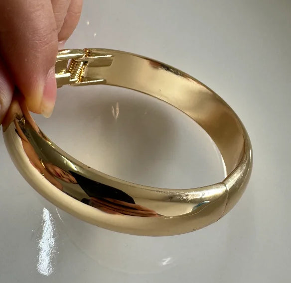 2024 New Arrival Fashion Cheap Wholesale Chunky Retro Bracelet Wide Cuff Smooth Stripes  Water Drop Silver Round Women Bangle