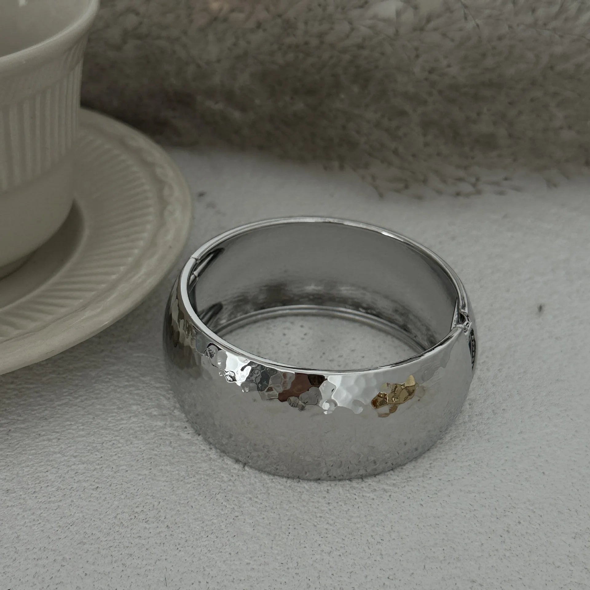 2024 New Arrival Fashion Cheap Wholesale Chunky Retro Bracelet Wide Cuff Smooth Stripes  Water Drop Silver Round Women Bangle