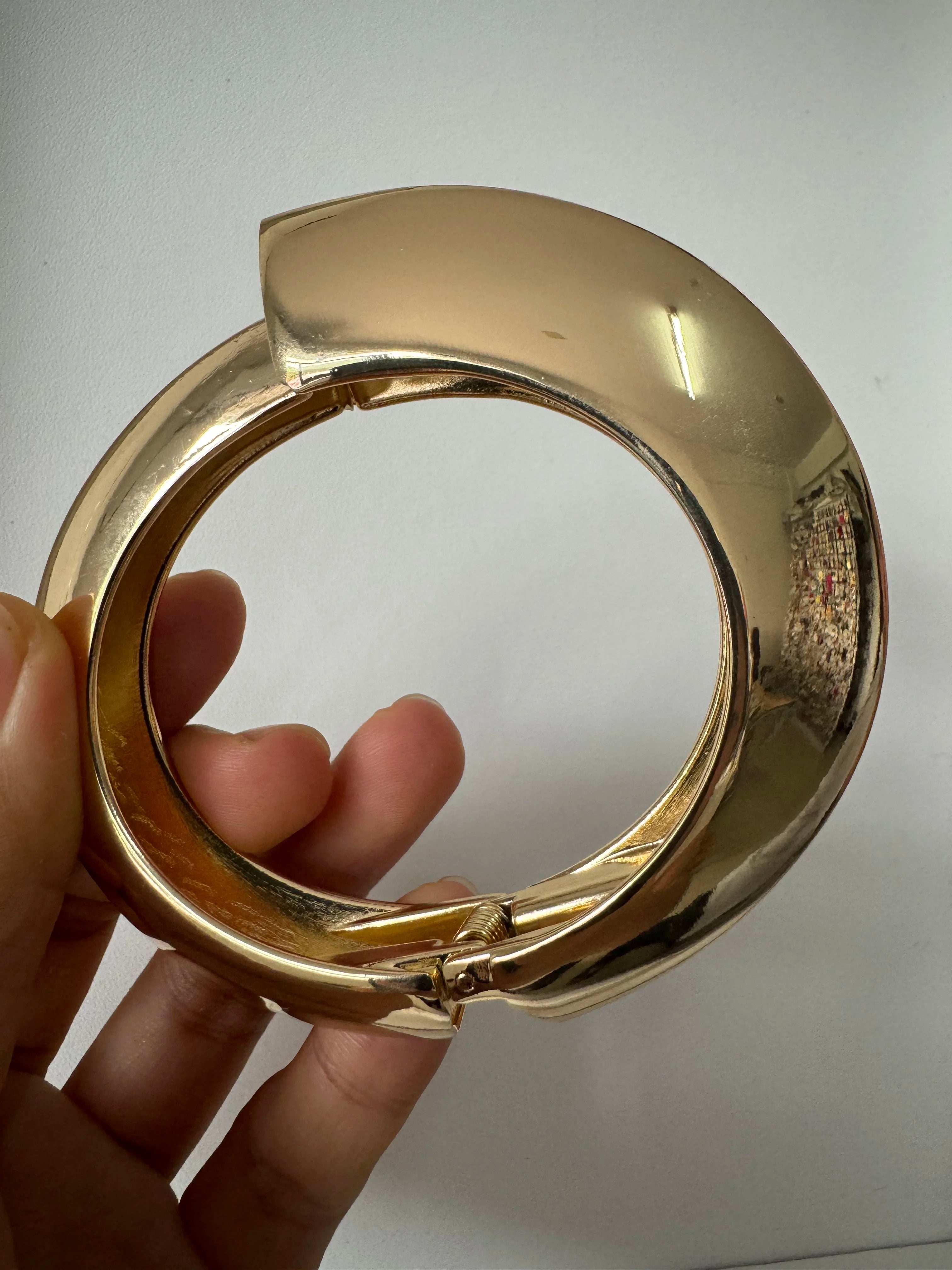 2024 New Arrival Fashion Cheap Wholesale Chunky Retro Bracelet Wide Cuff Smooth Stripes  Water Drop Silver Round Women Bangle