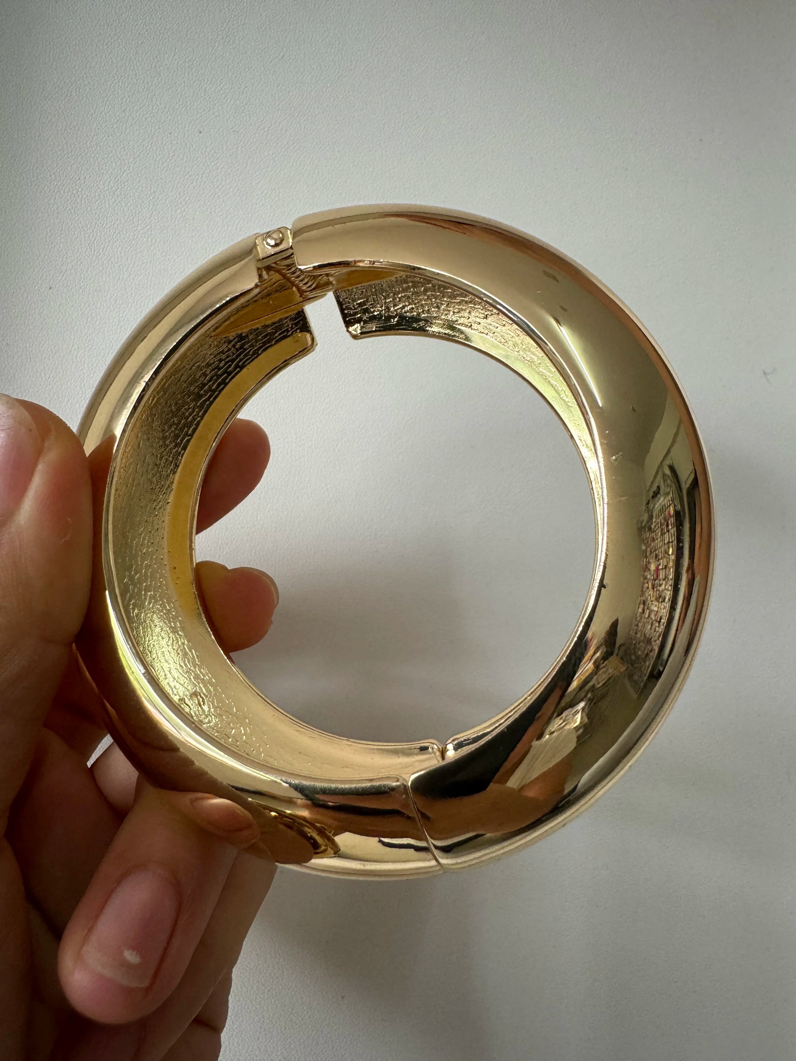 2024 New Arrival Fashion Cheap Wholesale Chunky Retro Bracelet Wide Cuff Smooth Stripes  Water Drop Silver Round Women Bangle