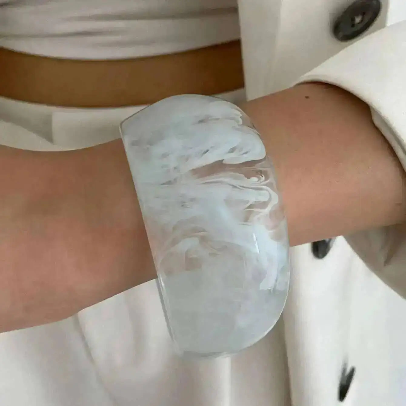 KunJoe – Bracelet large et épais en résine acrylique bleue pour femmes, Punk brillant, cercle géométrique, métal, ouvert, printemps, Y2k